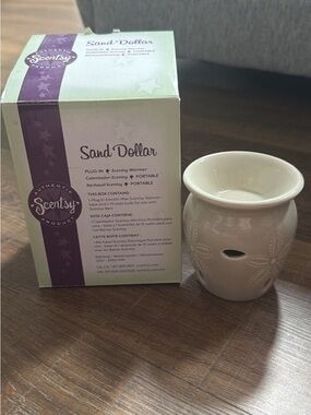 Scentsy Sand Dollar Ceramic Warmer - Cream